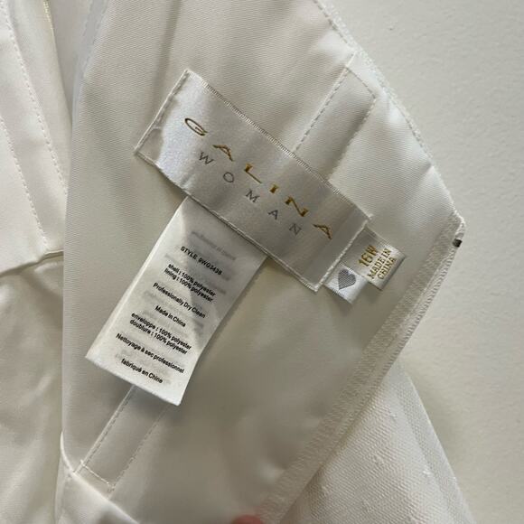 Galina Dot tulle sweetheart neck plus size wedding dress - Picture 6 of 7